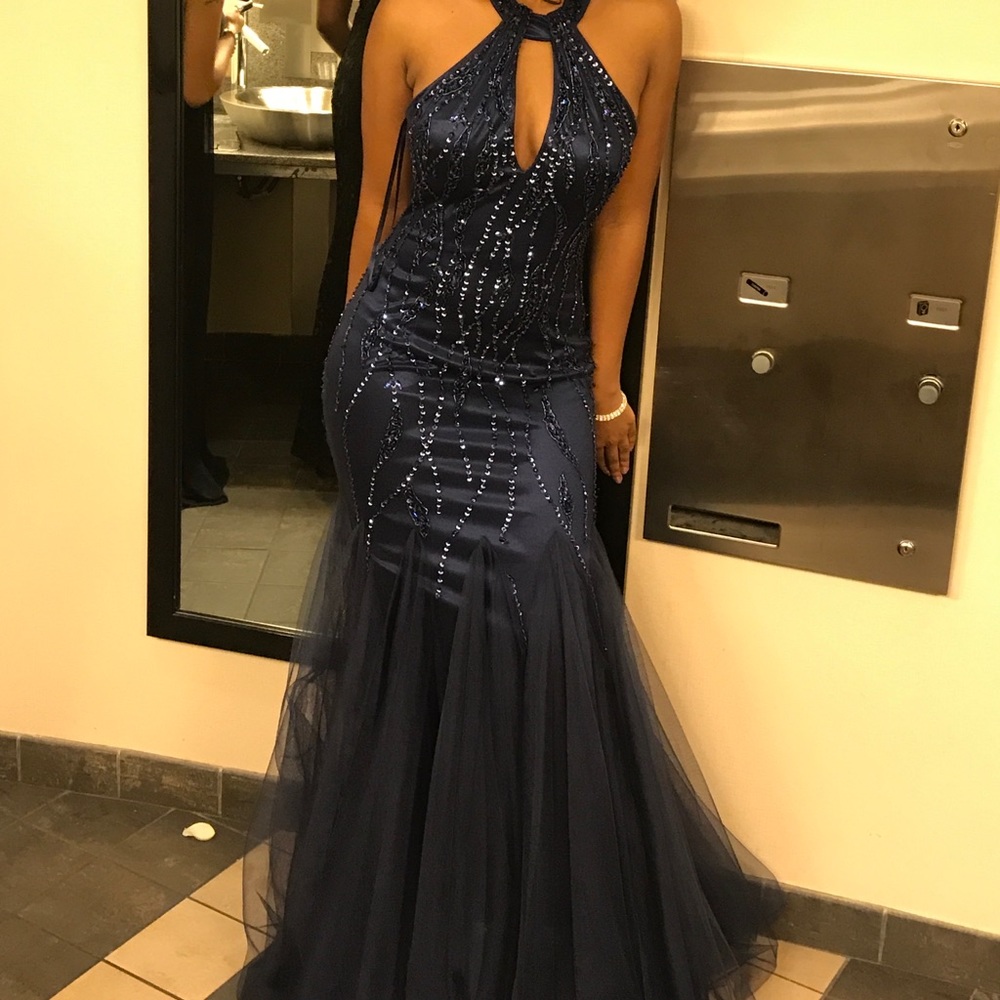 Prom dress - Picture 2 of 4